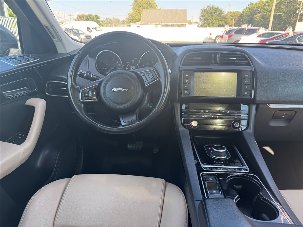 2017 Jaguar F-PACE Premium photo 14