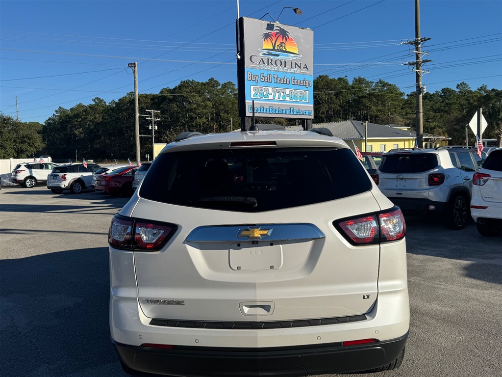 2017 Chevrolet Traverse 1LT photo 4