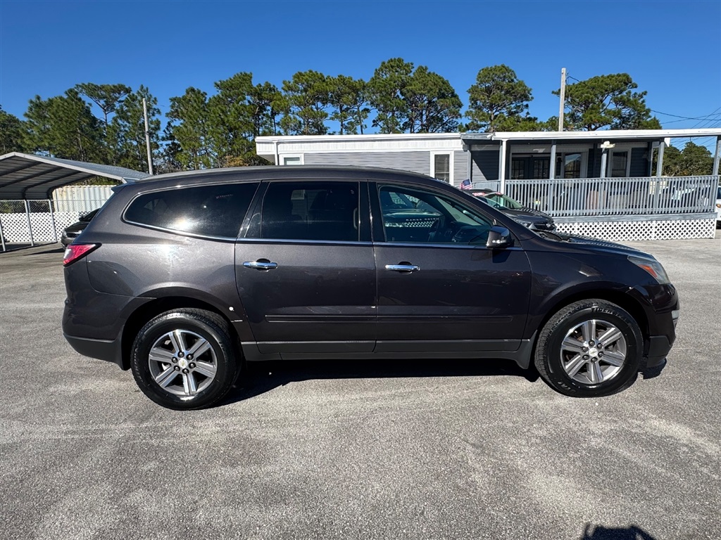 2015 Chevrolet Traverse 1LT photo 2