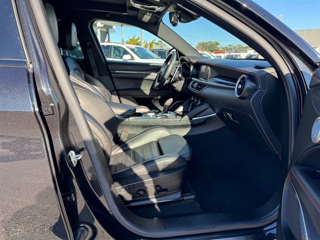 2023 Alfa Romeo Stelvio Estrema - Photo 11