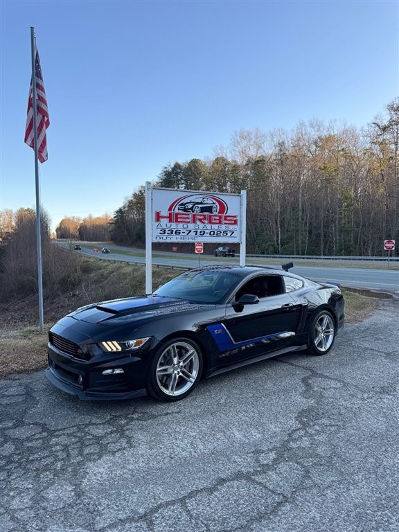 FORD MUSTANG GT in Mt Airy