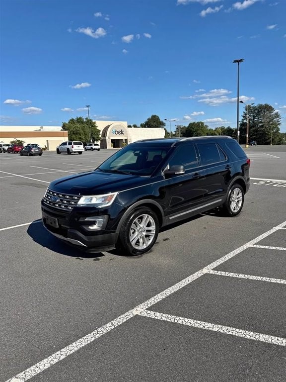 Ford Explorer XLT 4WD in Mt Airy