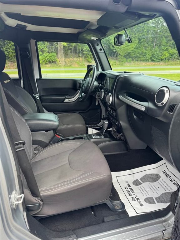2015 Jeep Wrangler Sahara photo 5