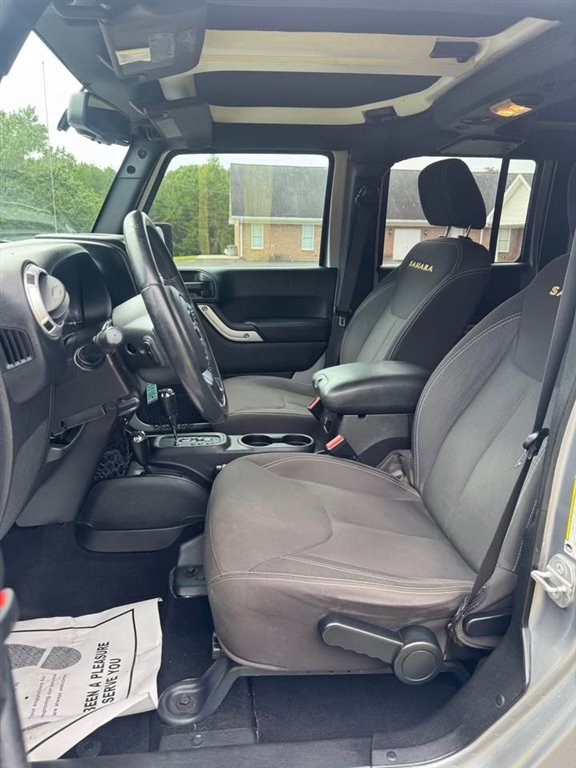 2015 Jeep Wrangler Sahara photo 6