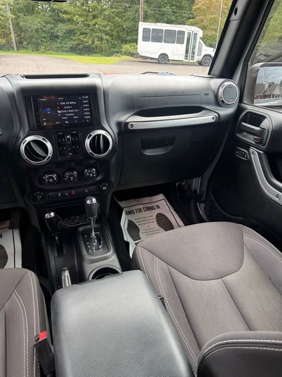 2015 Jeep Wrangler Sahara photo 8