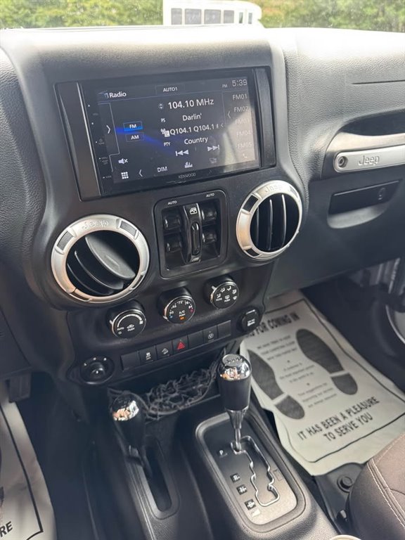 2015 Jeep Wrangler Sahara photo 9