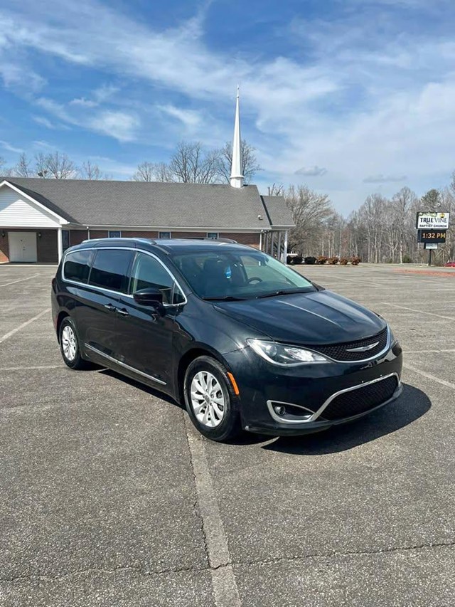 Chrysler Pacifica Touring-L in Mt Airy