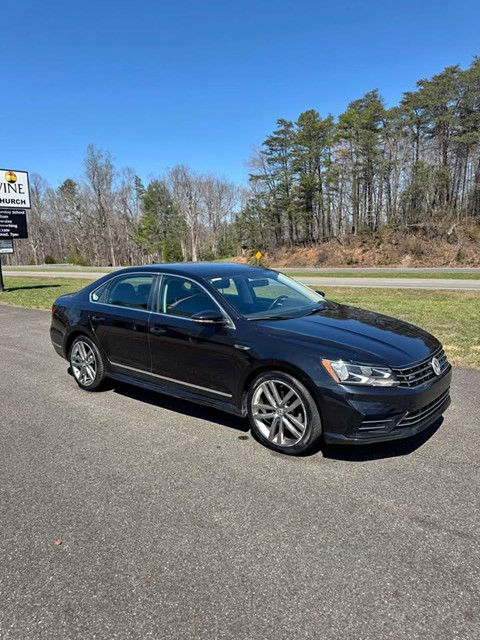 2017 Volkswagen Passat R-Line