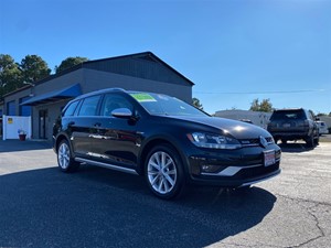 Picture of a 2018 Volkswagen Golf Alltrack TSI S