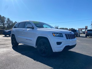 Picture of a 2015 Jeep Grand Cherokee Altitude