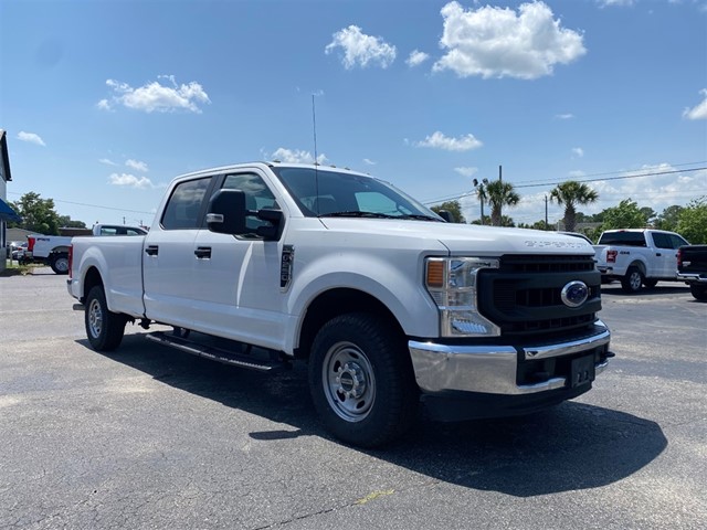 Ford F-250 SD Crew Cab 2WD in Wilmington