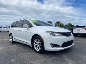 Picture of a 2017 Chrysler Pacifica Touring- L Plus