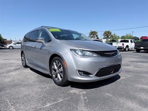 Picture of a 2017 Chrysler Pacifica Limited