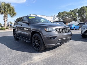 Picture of a 2019 Jeep Grand Cherokee Altitude
