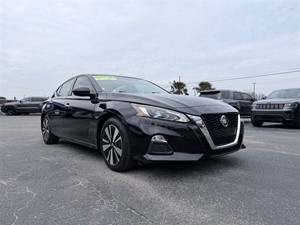Picture of a 2022 Nissan Altima SV