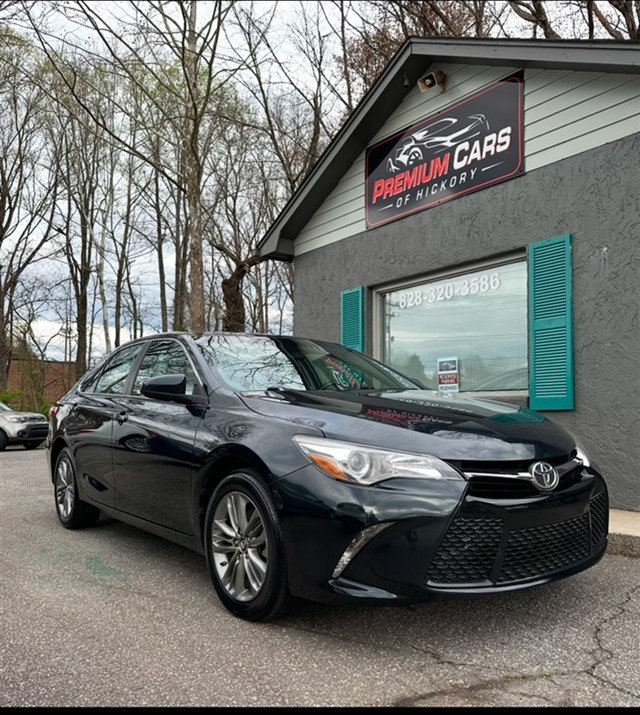 Toyota Camry SE in Hickory