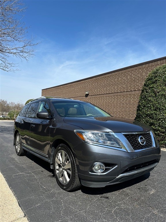 Nissan Pathfinder Platinum 4WD in Hickory