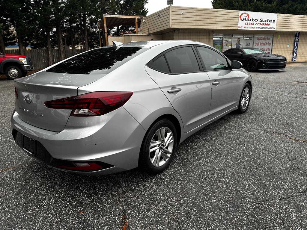 2020 Hyundai Elantra SEL photo 9