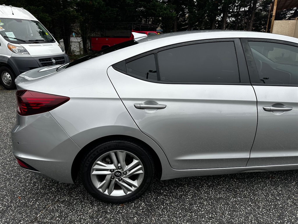 2020 Hyundai Elantra SEL photo 10