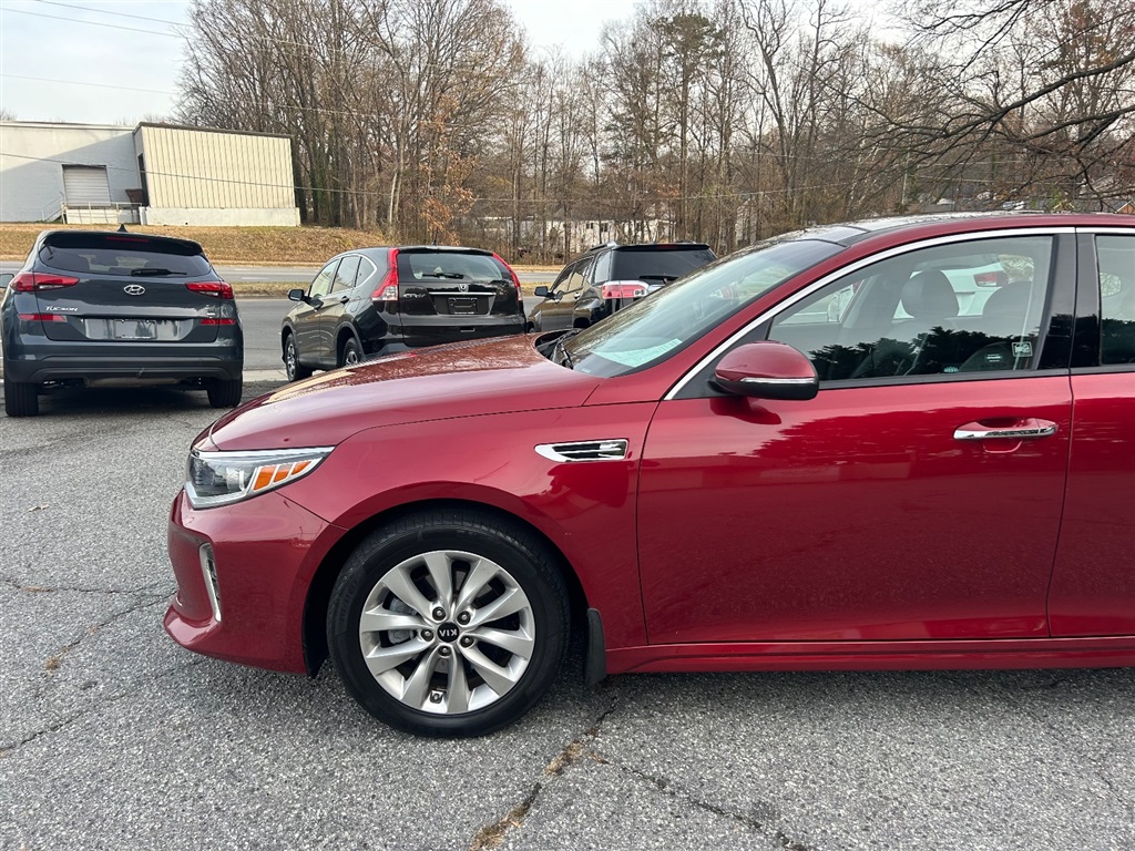 2018 Kia Optima S photo 3