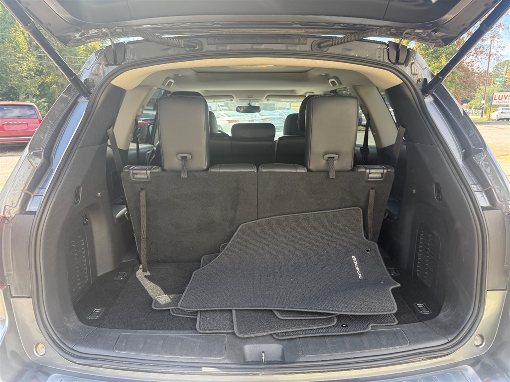 2017 Nissan Pathfinder Platinum photo 4