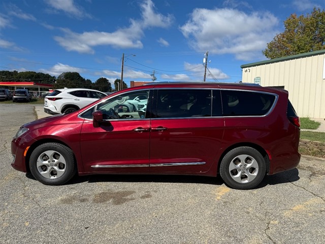 2017 Chrysler Pacifica Touring-L Plus