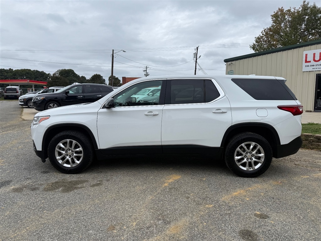 2021 Chevrolet Traverse LS photo 2