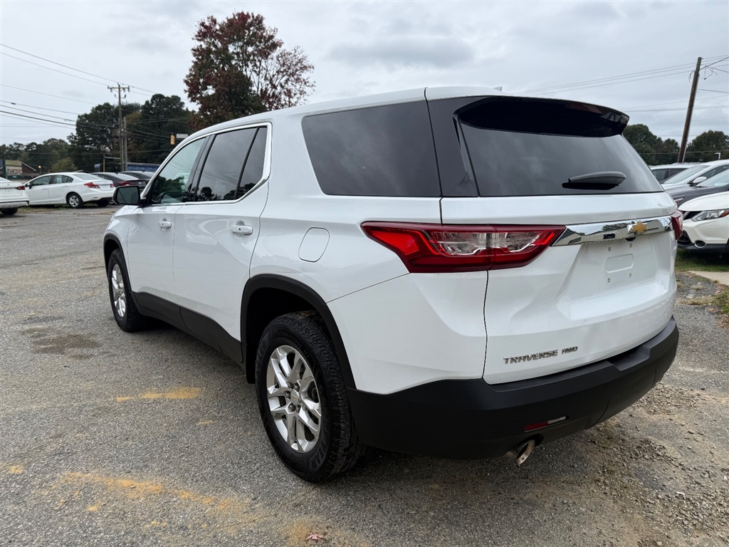 2021 Chevrolet Traverse LS photo 3