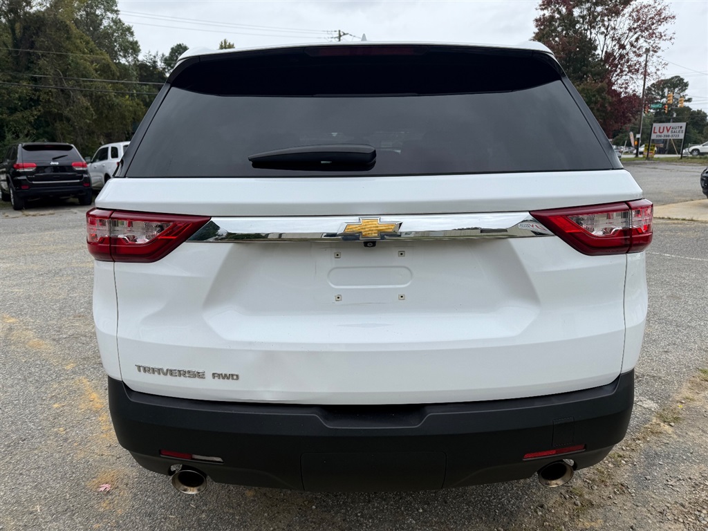 2021 Chevrolet Traverse LS photo 4
