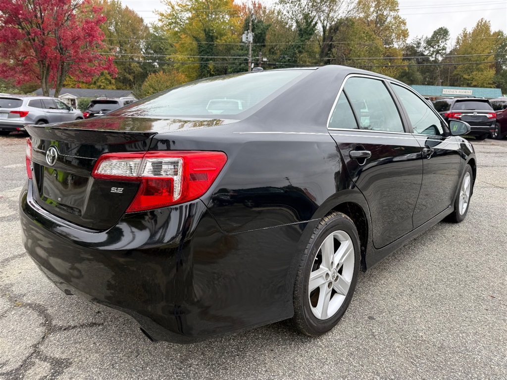 2013 Toyota Camry SE photo 3
