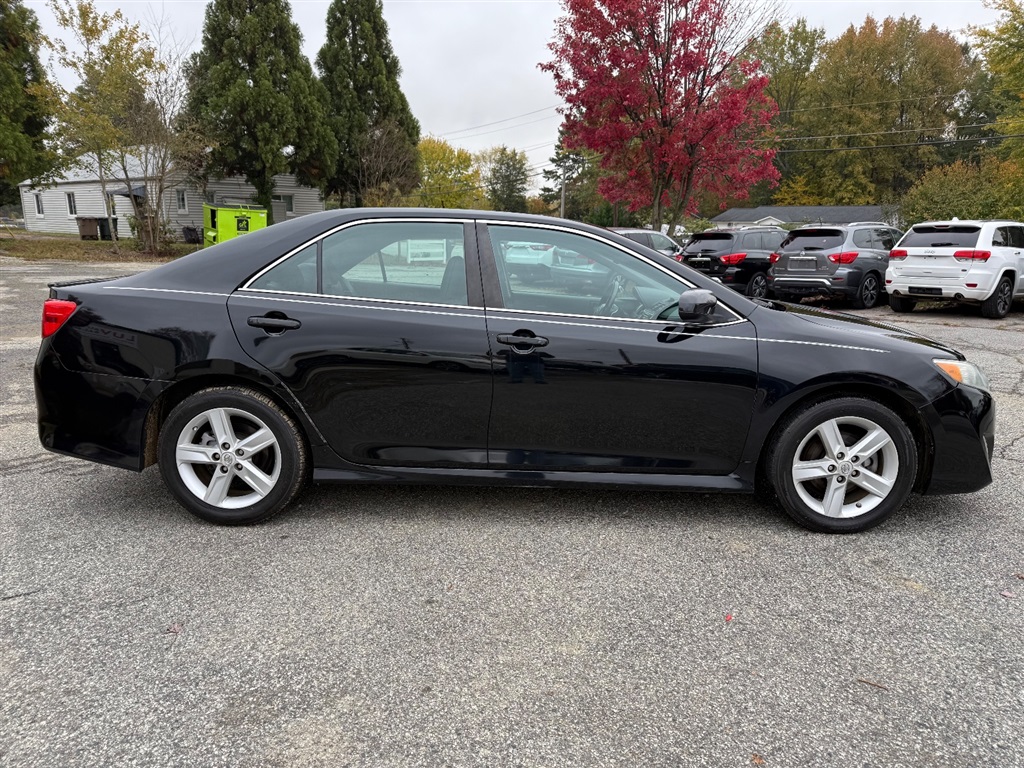 2013 Toyota Camry SE photo 4