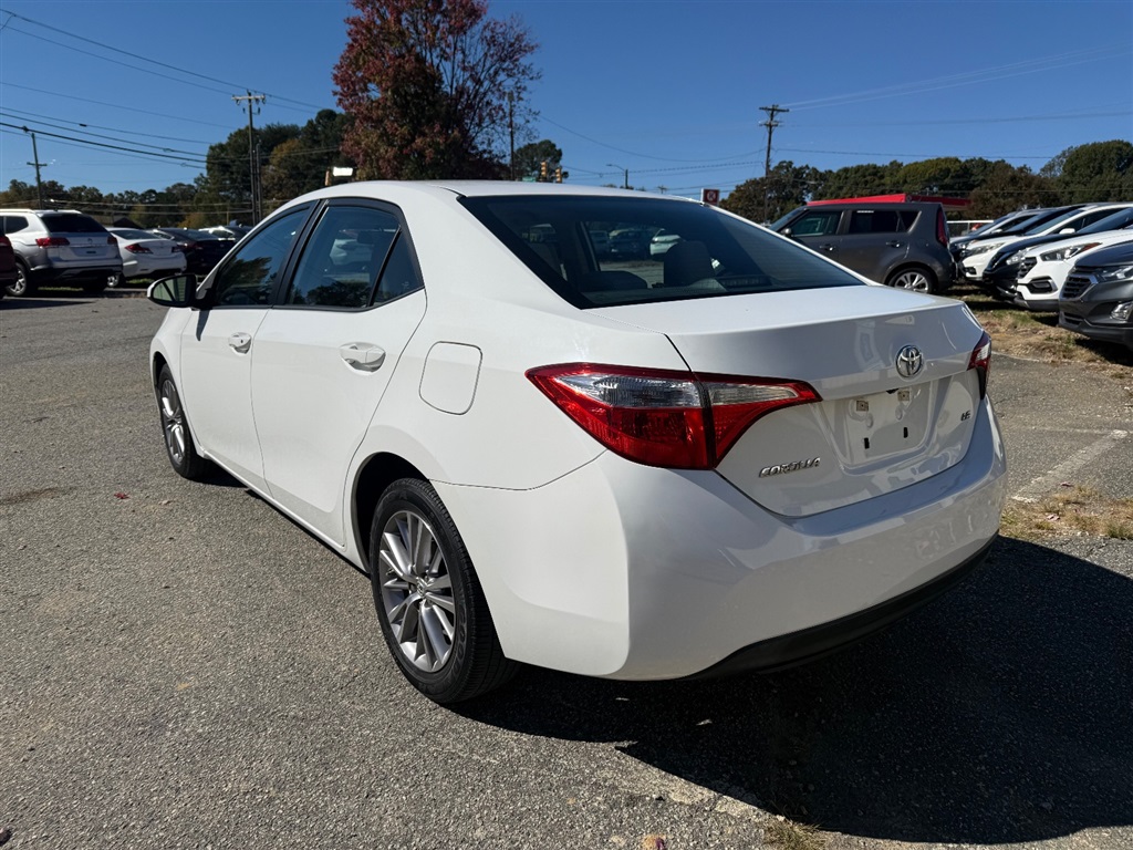 2014 Toyota Corolla LE Plus photo 3