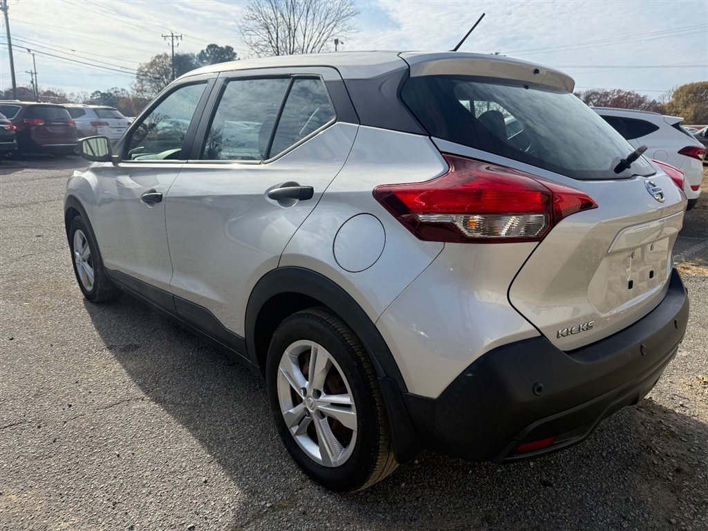 2020 Nissan Kicks S photo 3