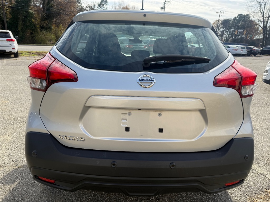 2020 Nissan Kicks S photo 4