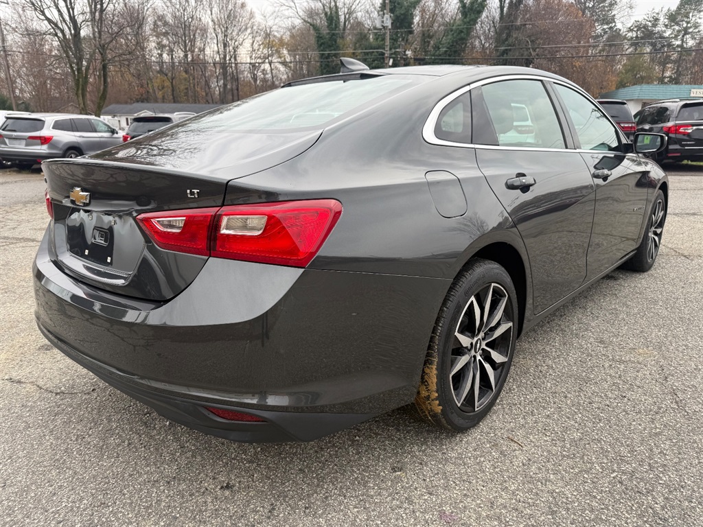 2017 Chevrolet Malibu 1LT photo 3