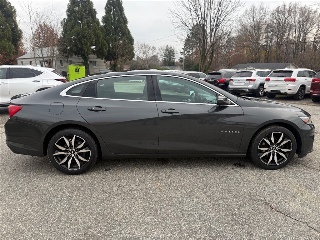 2017 Chevrolet Malibu 1LT photo 4