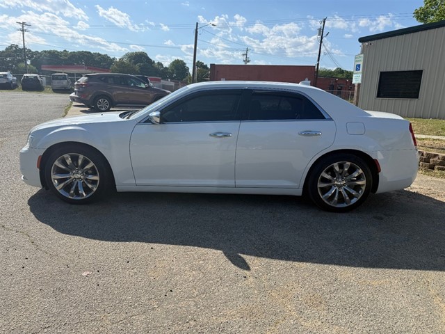2020 Chrysler 300 Limited's photo