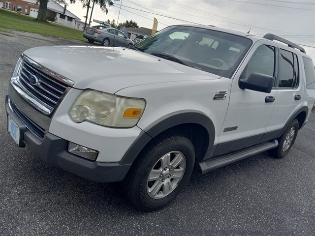 Ford Explorer XLT 4.0L 4WD in Sandy Ridge