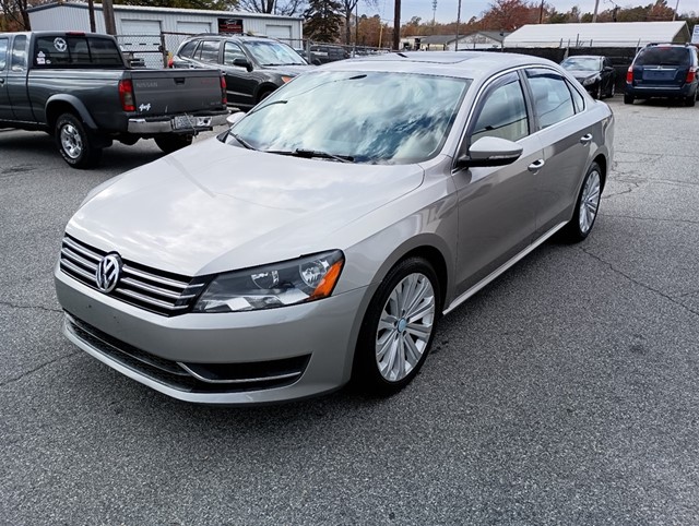 Volkswagen Passat 2.5L SE AT in High Point