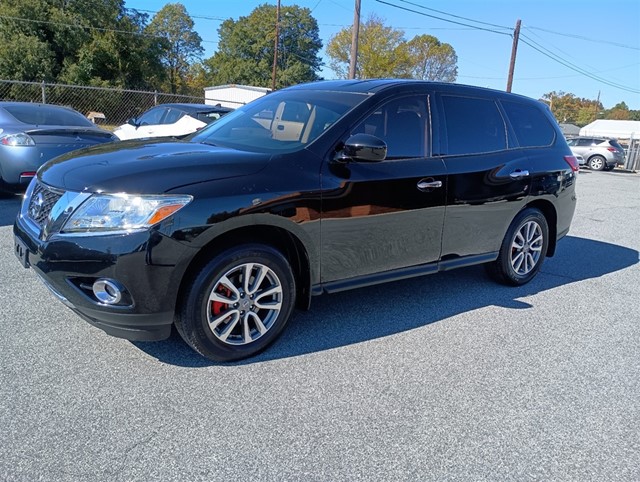 Nissan Pathfinder LE 4WD in High Point