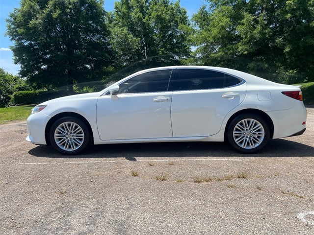 Lexus ES 350 Sedan in Mayodan