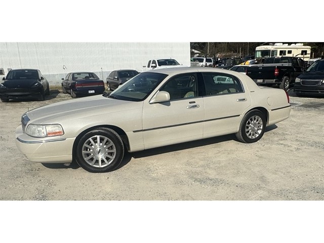 Lincoln Town Car Signature in Durham