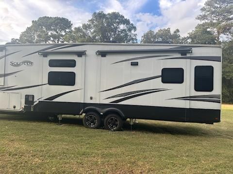 Grand Design Recreational Solitude ST378MBS-R in Greenville