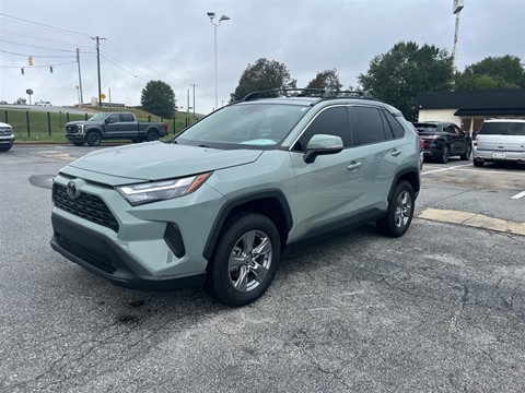 2022 TOYOTA RAV4 XLE