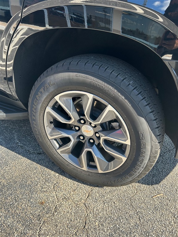 2024 Chevrolet Tahoe LS photo 3