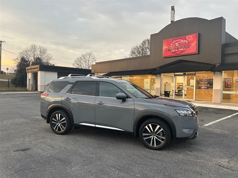 2025 Nissan Pathfinder Platinum 4WD