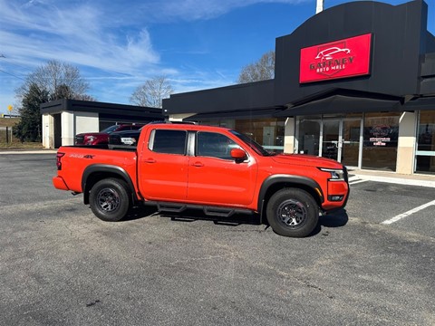 2025 Nissan Frontier PRO-4X Crew Cab 4WD