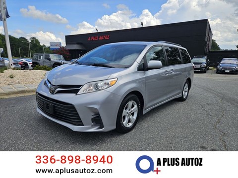 2018 TOYOTA SIENNA LE