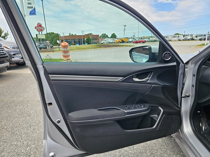 2021 Honda Civic Hatchback EX - Photo 13