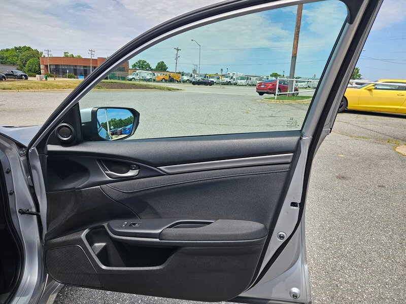 2021 Honda Civic Hatchback EX - Photo 24